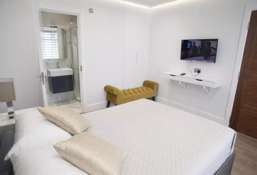 Majatalo Goldbeaters House