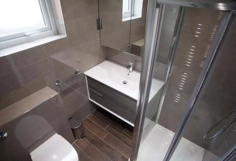 Majatalo Goldbeaters House