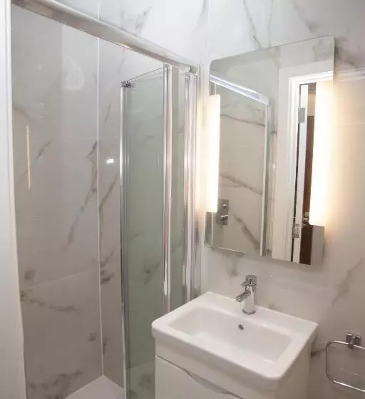 Majatalo Goldbeaters House