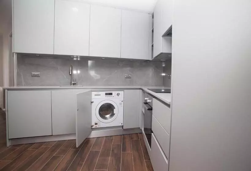 Majatalo Goldbeaters House