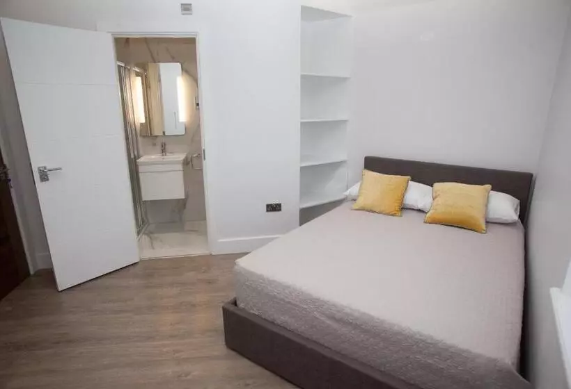 Majatalo Goldbeaters House