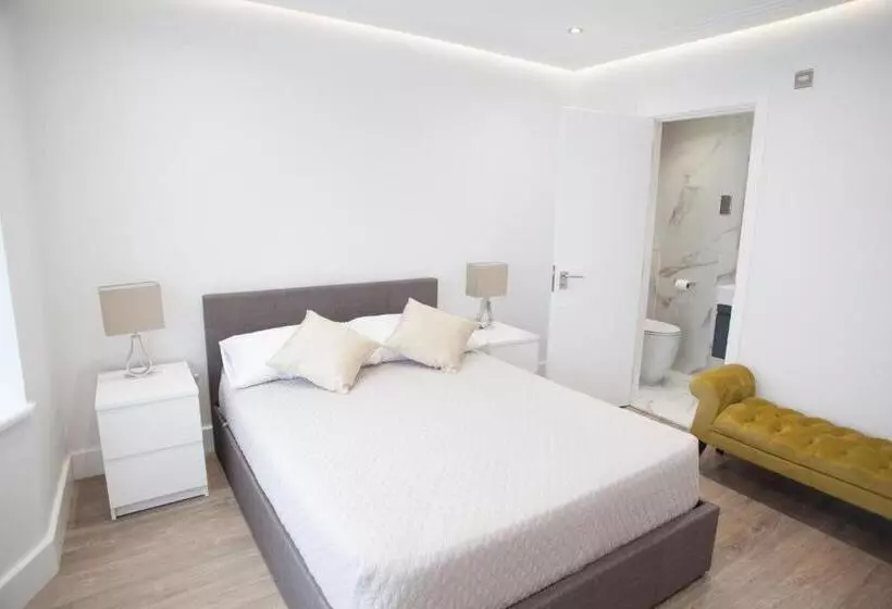 Majatalo Goldbeaters House