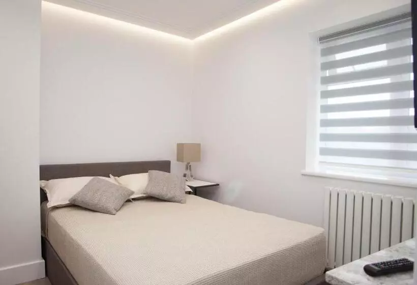 Majatalo Goldbeaters House