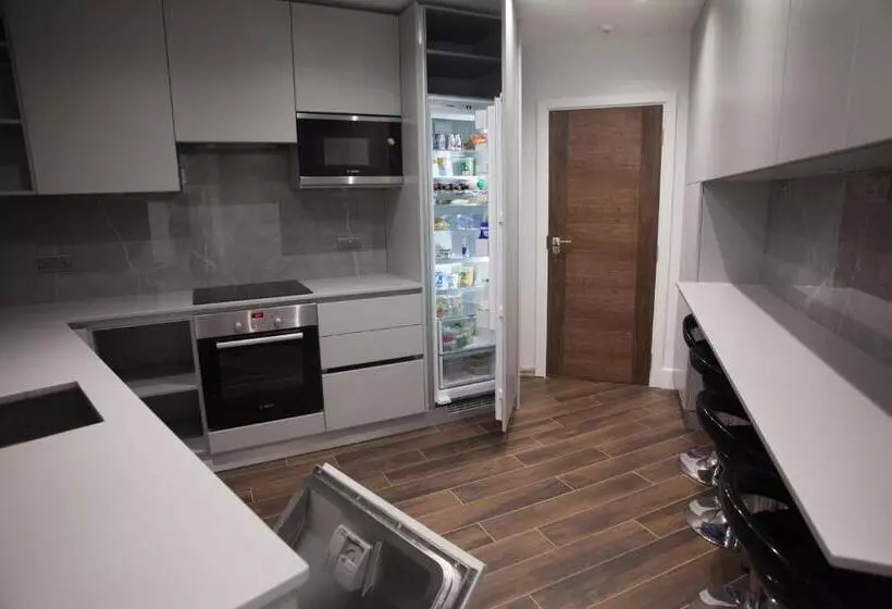 Majatalo Goldbeaters House