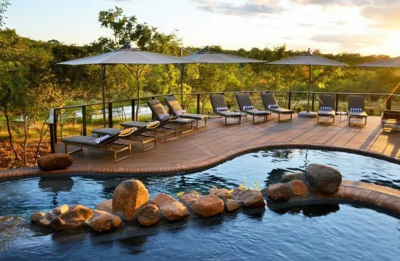 هتل Victoria Falls Safari Club