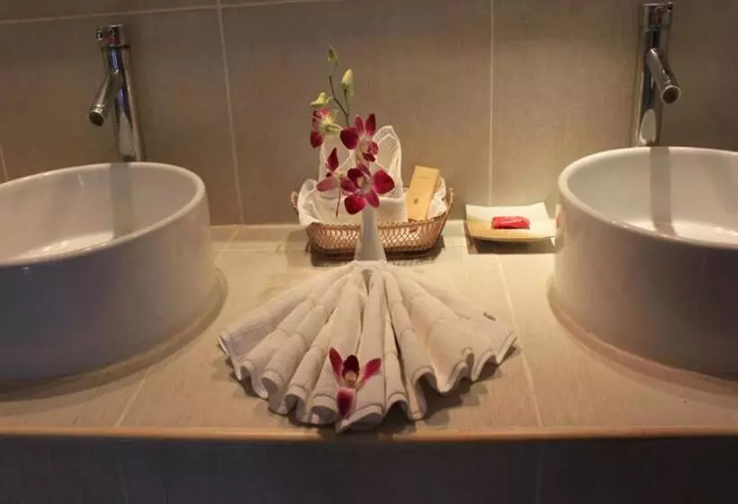 The Waterfront Hotel At Fishermans Village