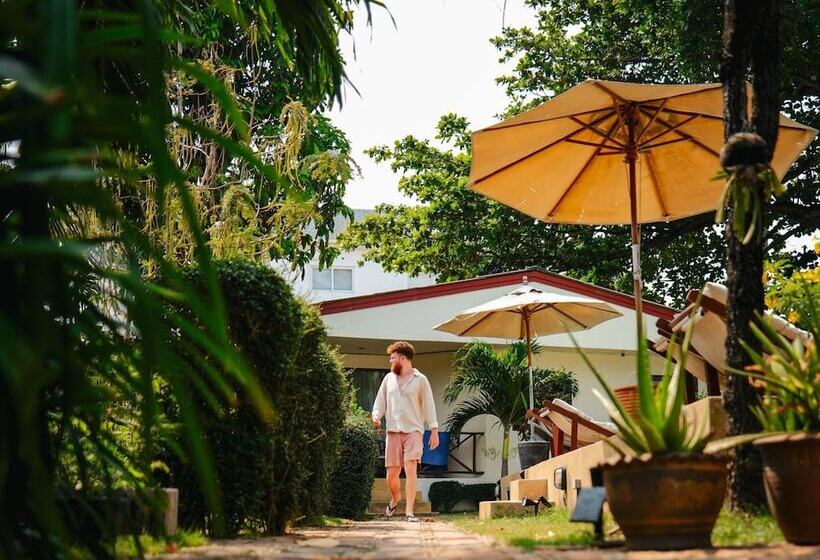 The Waterfront Hotel At Fishermans Village