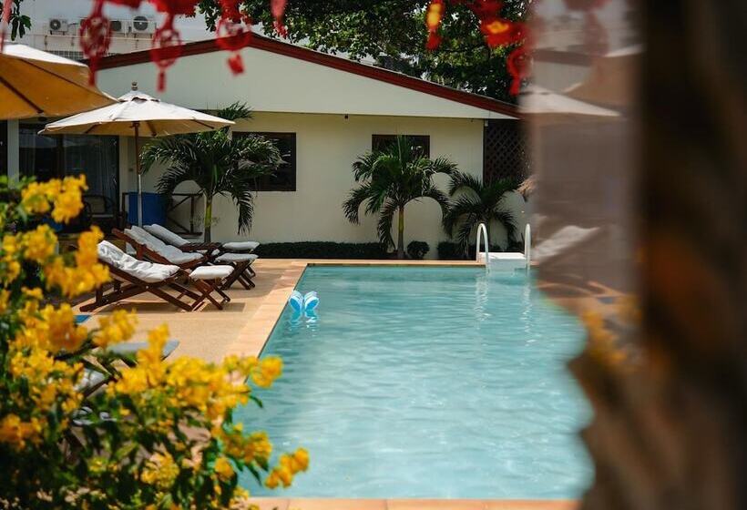 The Waterfront Hotel At Fishermans Village