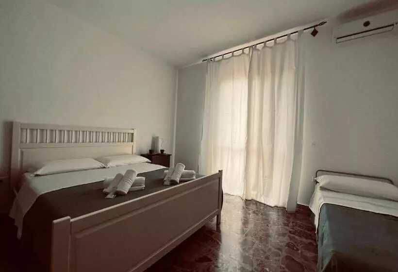 ベッドアンドブレックファースト Camelì Rooms & Holidays