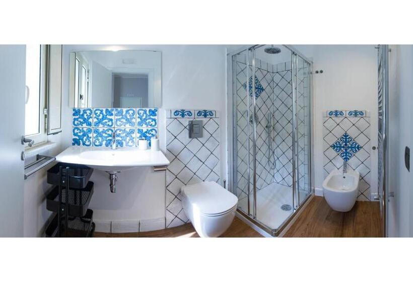 تختخواب و صبحانه Cortile Umberto I