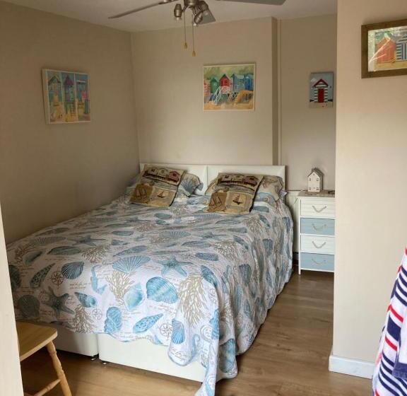 Bed and Breakfast Cove Cott