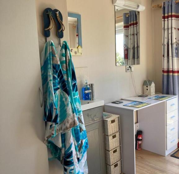 Bed and Breakfast Cove Cott