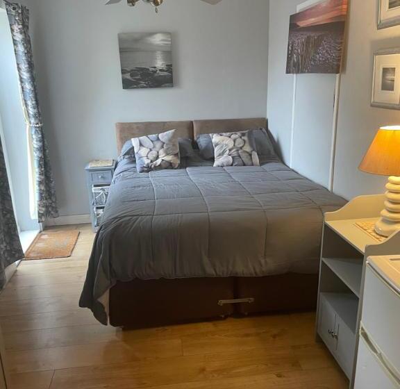 Bed and Breakfast Cove Cott