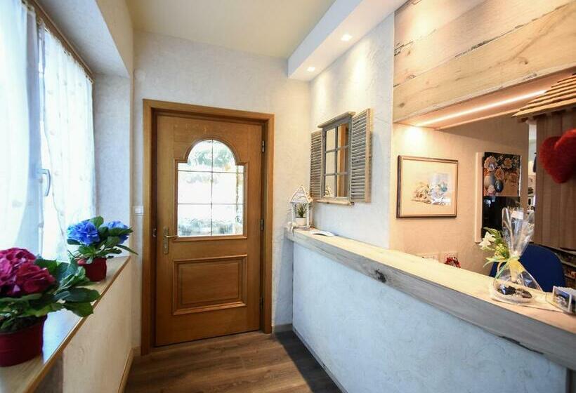 تختخواب و صبحانه Garní Emma