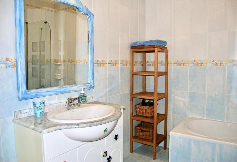 Carlos House Baleal Beach, Sunny Balcony, Shared Pool