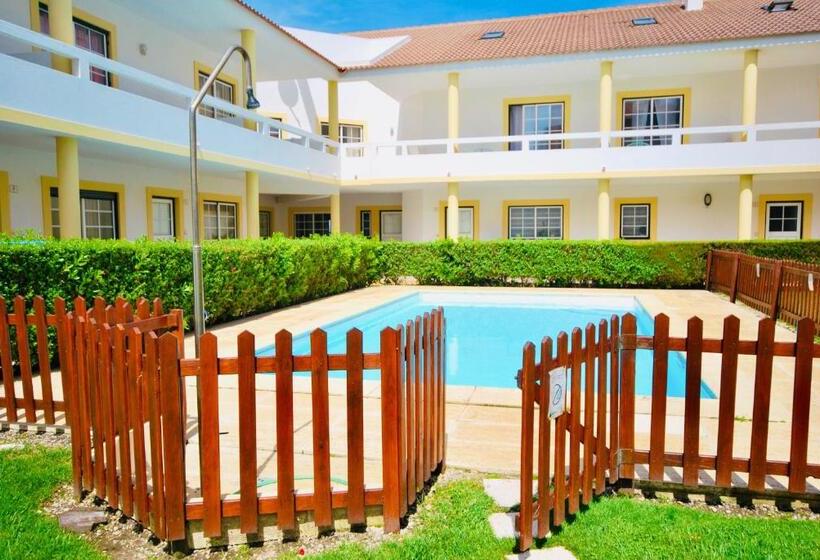 Carlos House Baleal Beach, Sunny Balcony, Shared Pool