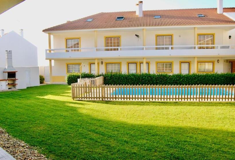 Carlos House Baleal Beach, Sunny Balcony, Shared Pool