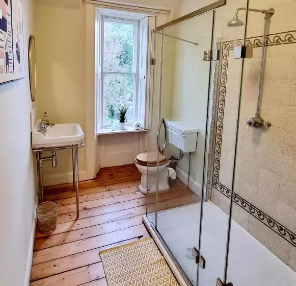 Luxury 5 Bed Villa   Winfields House