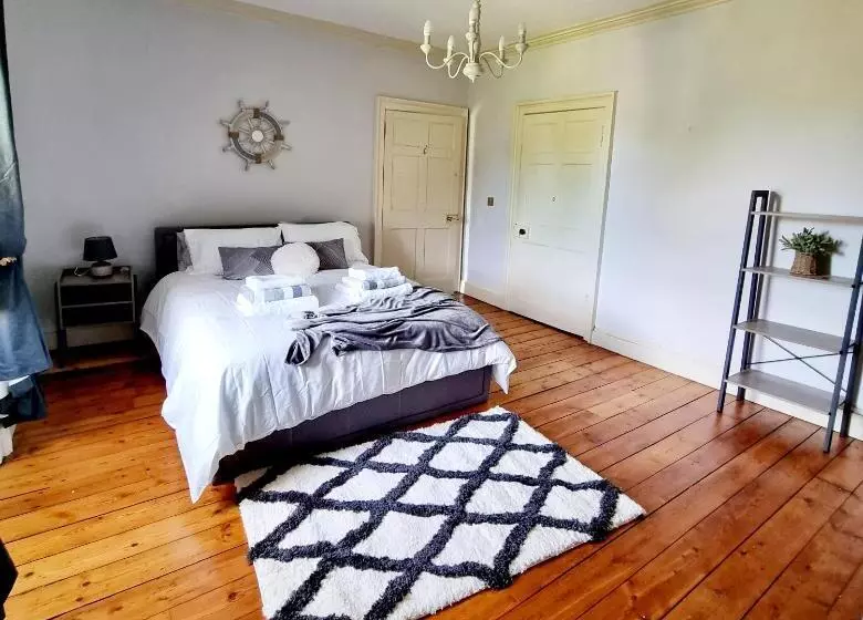 Luxury 5 Bed Villa   Winfields House