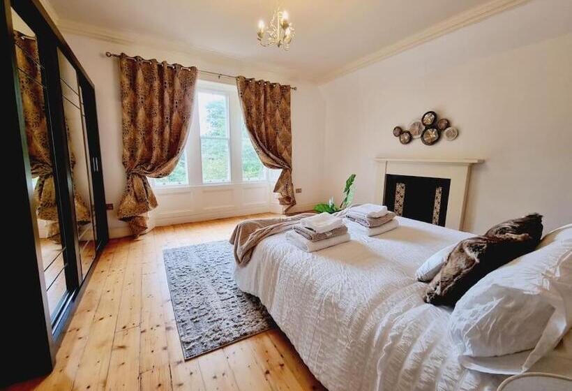 Luxury 5 Bed Villa   Winfields House