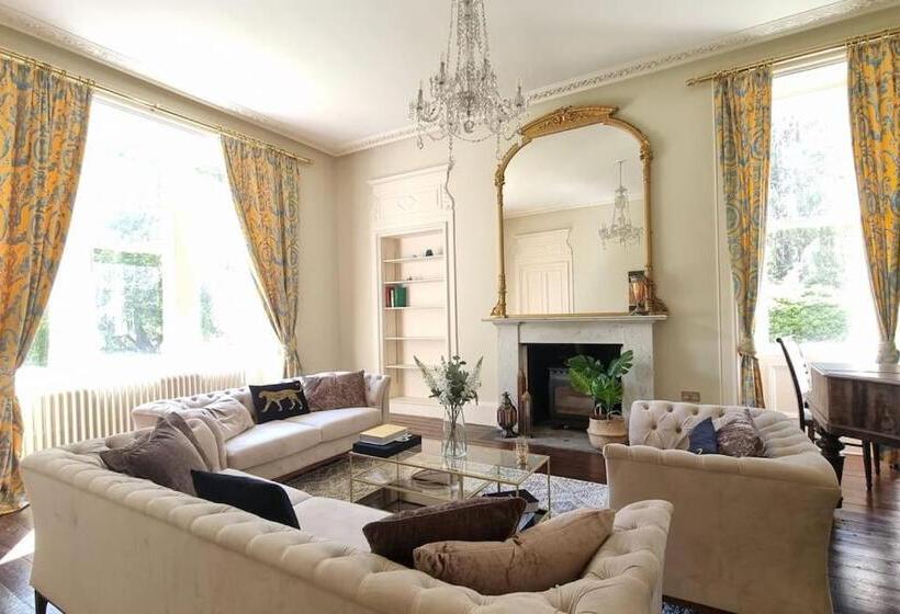 Luxury 5 Bed Villa   Winfields House