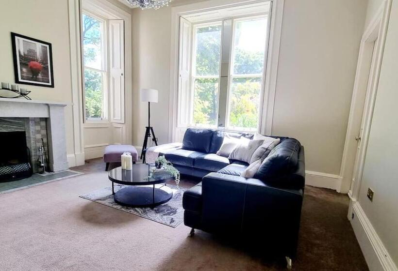 Luxury 5 Bed Villa   Winfields House