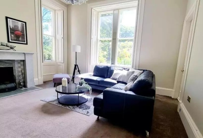 Luxury 5 Bed Villa   Winfields House