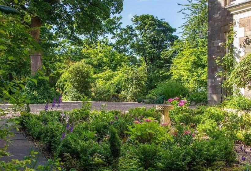 Luxury 5 Bed Villa   Winfields House