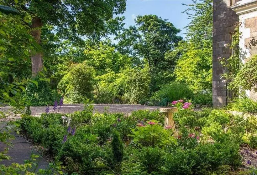 Luxury 5 Bed Villa   Winfields House