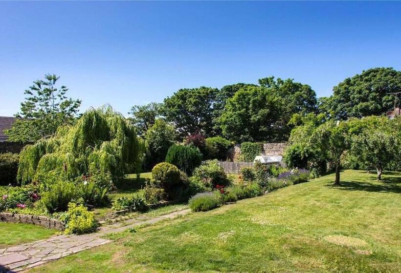 Luxury 5 Bed Villa   Winfields House