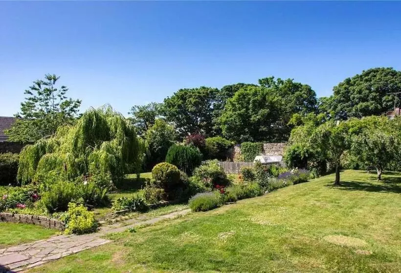 Luxury 5 Bed Villa   Winfields House