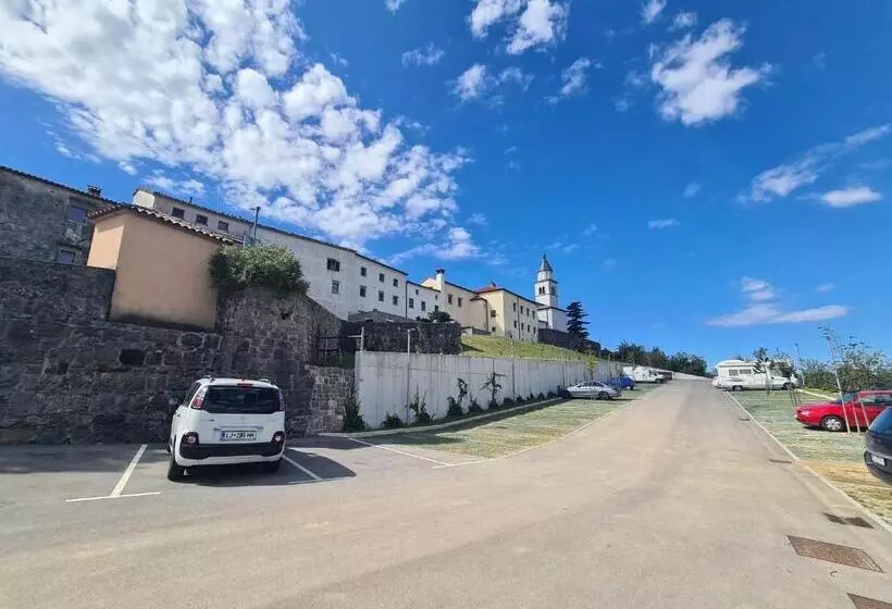 پانسیون Apartma In Soba Vipavski Križ