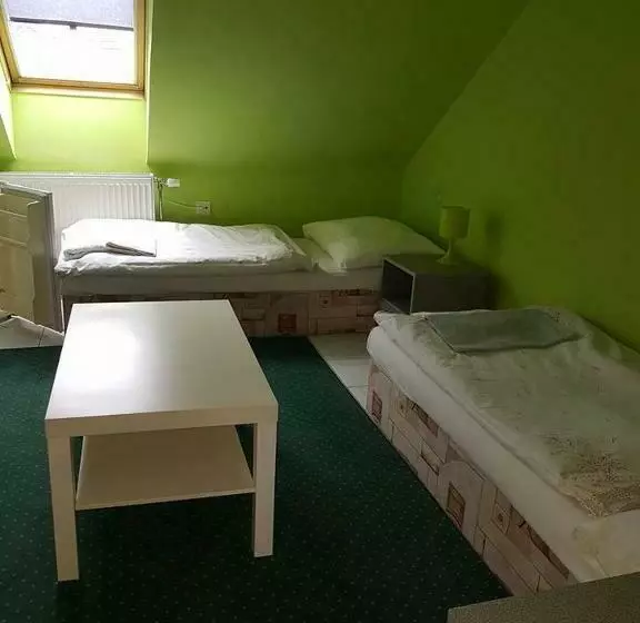 ペンション Penzión Kormoš