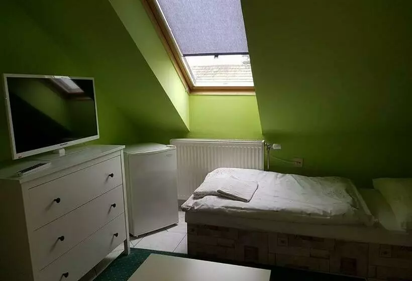 ペンション Penzión Kormoš