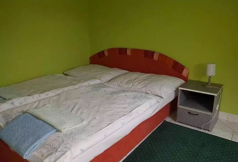 ペンション Penzión Kormoš