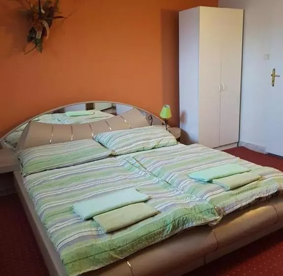 ペンション Penzión Kormoš