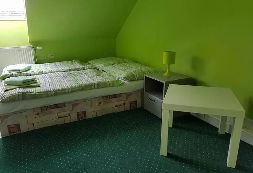 ペンション Penzión Kormoš