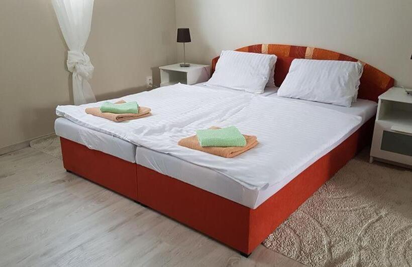 ペンション Penzión Kormoš