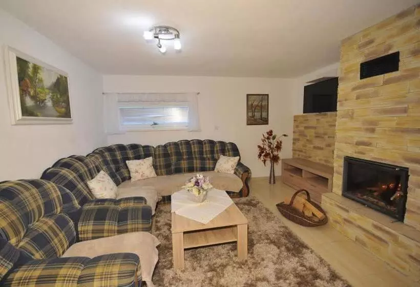 Majatalo Penzión Pod Troma Korunami