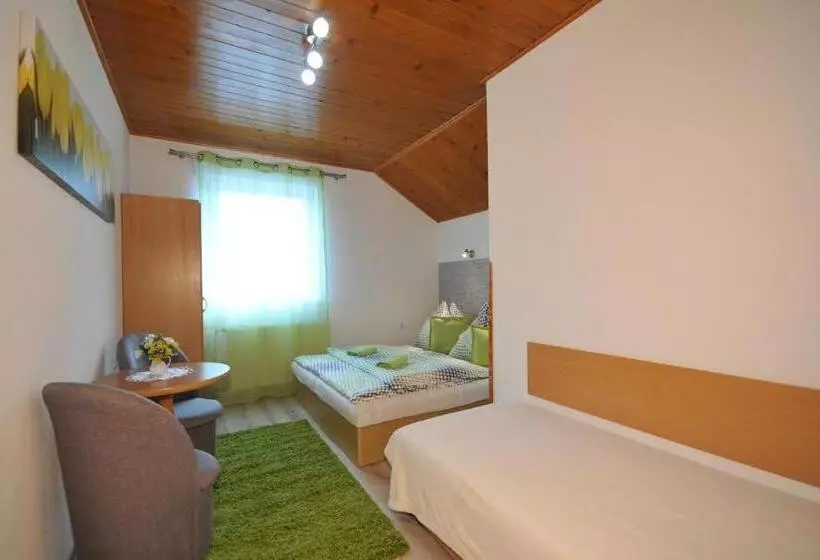 Majatalo Penzión Pod Troma Korunami