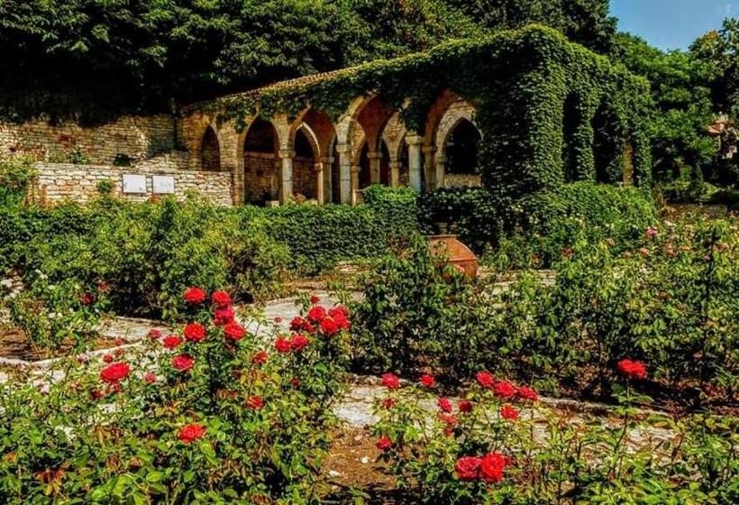 پانسیون Villa Holly