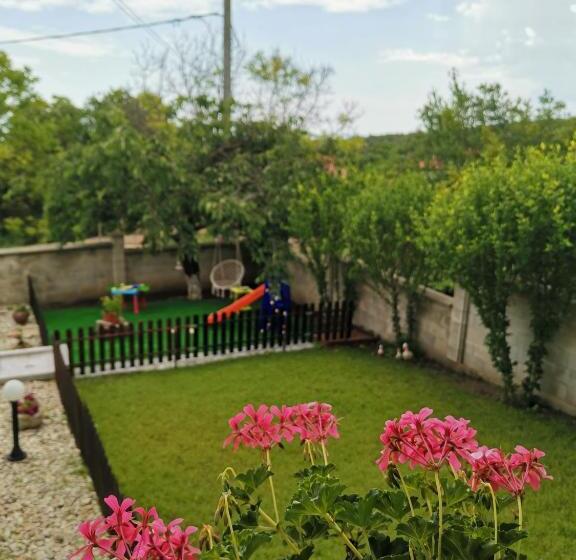 پانسیون Villa Holly