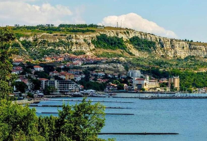 پانسیون Villa Holly