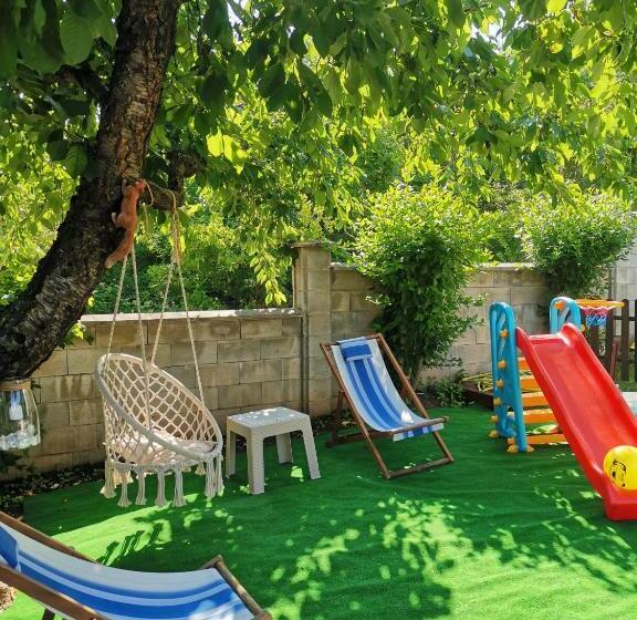 پانسیون Villa Holly