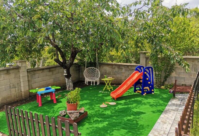 پانسیون Villa Holly