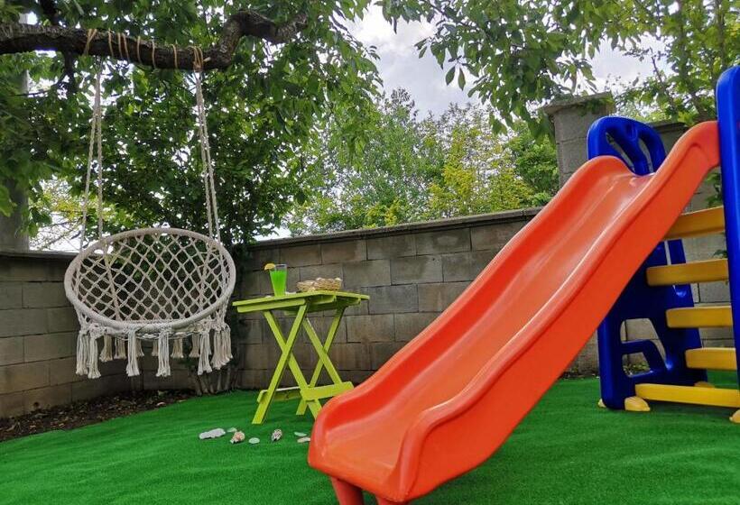 پانسیون Villa Holly