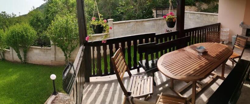 پانسیون Villa Holly