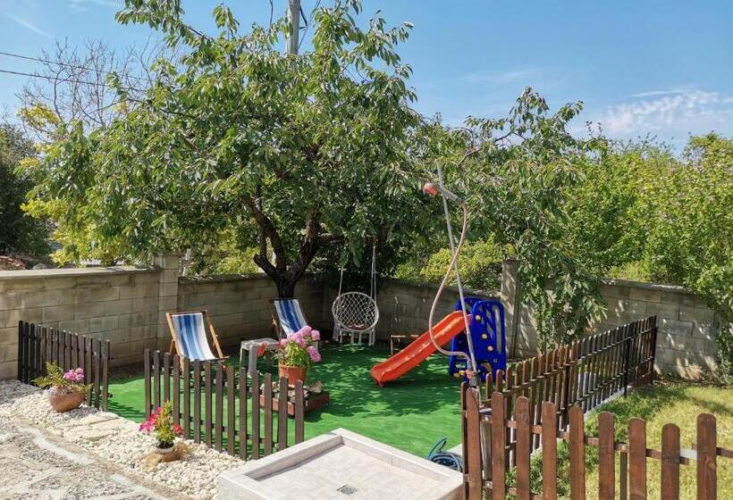 پانسیون Villa Holly