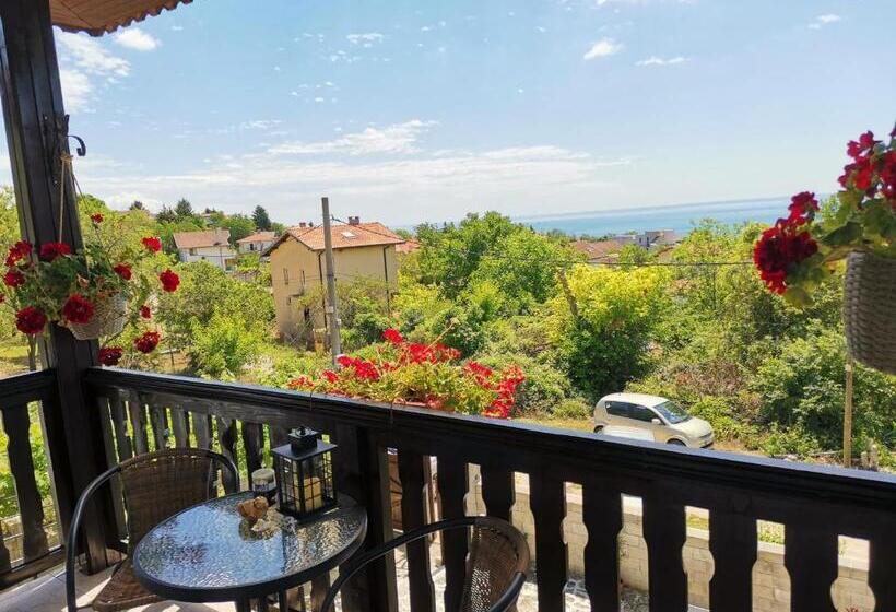 پانسیون Villa Holly