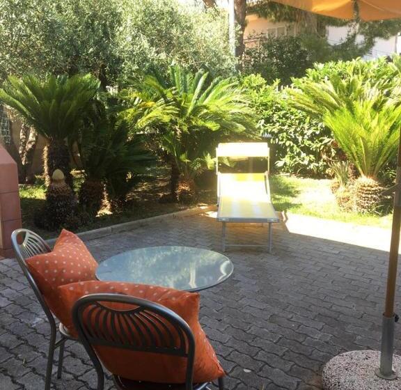 تختخواب و صبحانه Paestum Rosae